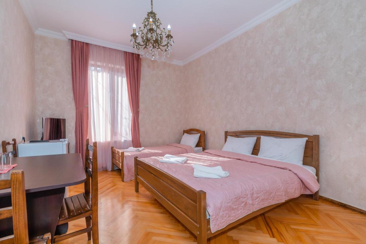 Hotel Gogichas Tower Borjomi Exterior foto